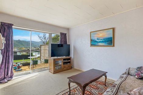 Photo of property in 28b Hillside Drive, Maoribank, Upper Hutt, 5018