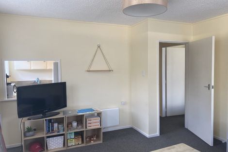 Photo of property in 5 Hawker Street, Mount Victoria, Wellington, 6011