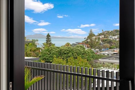 Photo of property in 1/33 Hyde Road, Rothesay Bay, Auckland, 0630