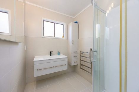 Photo of property in 1/4 Newstead Avenue, Browns Bay, Auckland, 0632