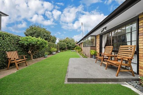 Photo of property in 11 Jessika Place, Conifer Grove, Takanini, 2112