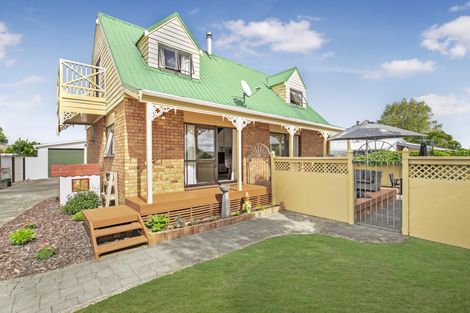 Photo of property in 14 Hadley Wood Drive, Wattle Downs, Auckland, 2103