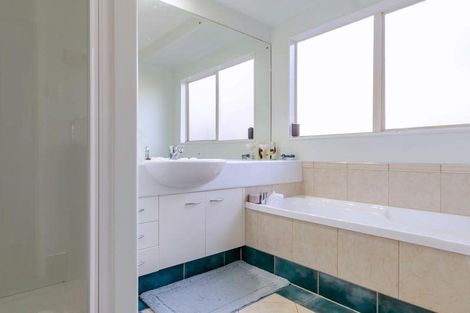 Photo of property in 4 Delmont Close, East Tamaki Heights, Auckland, 2016