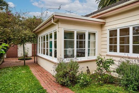 Photo of property in 398 Muritai Road, Eastbourne, Lower Hutt, 5013