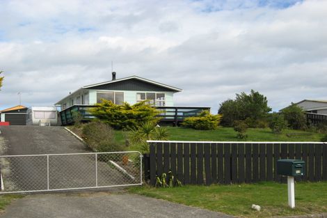 Photo of property in 12 Duncan Street, Waikawa Beach, Manakau, 5573
