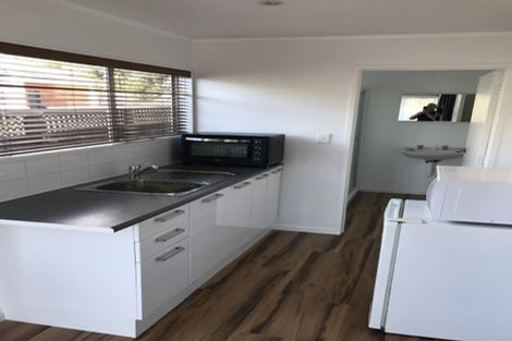 Photo of property in 1/22 Sandown Road, Rothesay Bay, Auckland, 0630