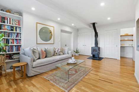 Photo of property in 70 Selwyn Crescent, Forrest Hill, Auckland, 0620