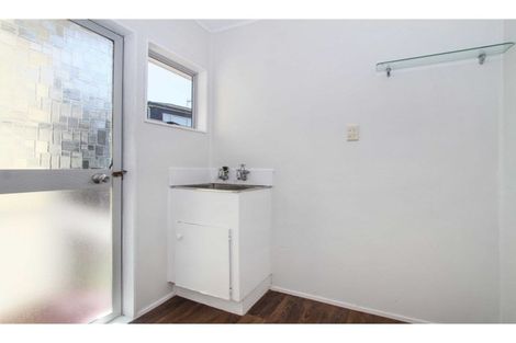 Photo of property in 1/117 Lynn Road, Bayview, Auckland, 0629