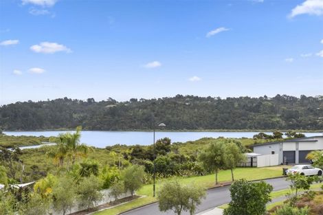 Photo of property in 18 Schopolo Place, Schnapper Rock, Auckland, 0632