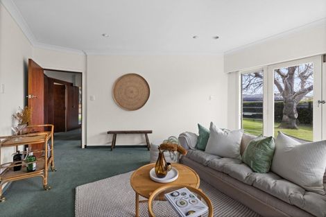 Photo of property in 16 Howard Road, Taradale, Napier, 4112