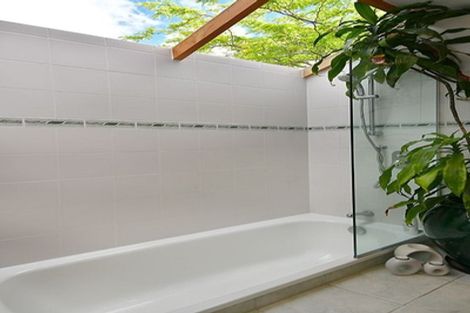 Photo of property in 21 Beach Road, Manly, Whangaparaoa, 0930