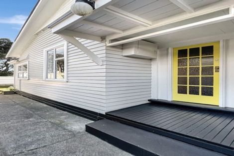 Photo of property in 23 Bulkeley Terrace, New Plymouth, 4310