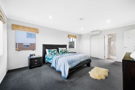 Photo of property in 1 Jammen Drive, Massey, Auckland, 0614