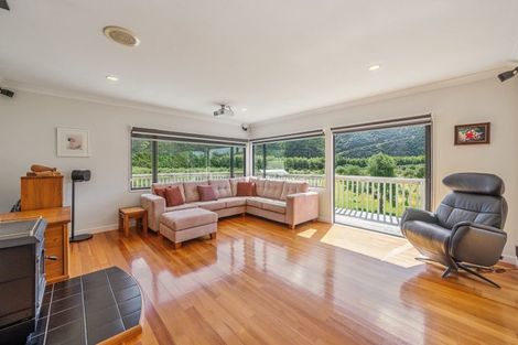 Photo of property in 1276 Coast Road, Wainuiomata Coast, Lower Hutt, 5373
