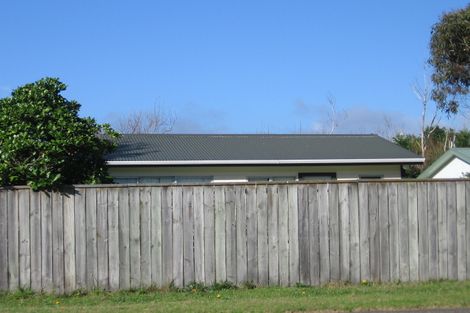 Photo of property in 32 William Street, Waikanae Beach, Waikanae, 5036