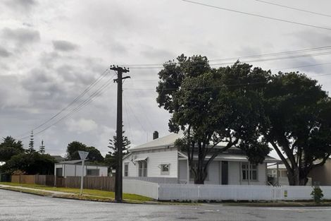 Photo of property in 18 Cornfoot Street, Castlecliff, Whanganui, 4501