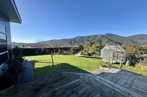 Photo of property in 33 Harbour View Heights, Picton, 7220