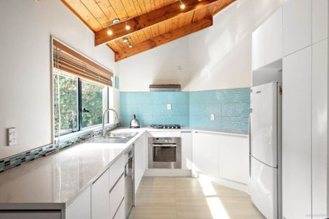 Photo of property in 1/138 East Coast Road, Forrest Hill, Auckland, 0620