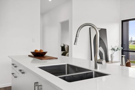 Photo of property in 14 One Haruru Street, Cambridge, 3493