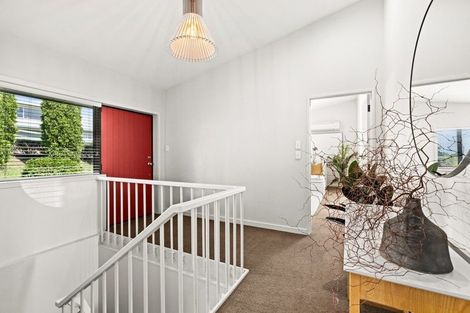 Photo of property in 9 Busby Hill, Havelock North, 4130