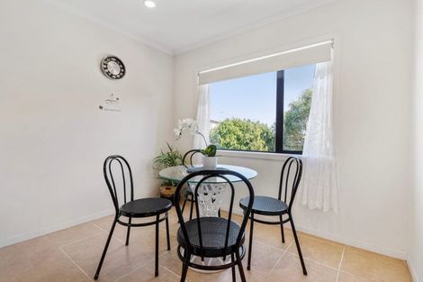 Photo of property in 9/2 Swan Hill Drive, Glen Eden, Auckland, 0602