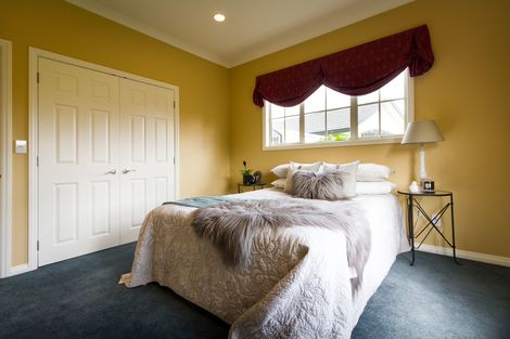 Photo of property in 11 The Oaks, Awapuni, Palmerston North, 4412