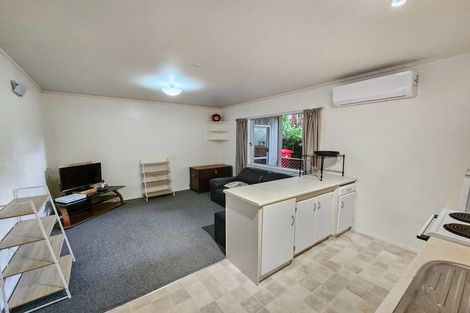 Photo of property in 102 Pinehaven Road, Pinehaven, Upper Hutt, 5019