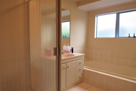 Photo of property in 1b Picasso Drive, West Harbour, Auckland, 0618