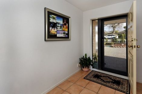 Photo of property in 3a Summerland Drive, Henderson, Auckland, 0612