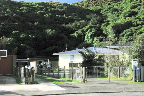Photo of property in 7 Carnavon Place, Cannons Creek, Porirua, 5024