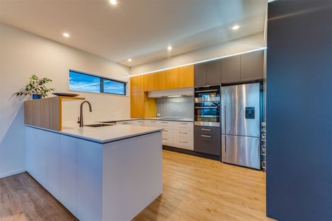 Photo of property in 10 Maffeys Road, Mount Pleasant, Christchurch, 8081