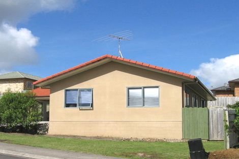 Photo of property in 7 Stonegate Close, Westgate, Auckland, 0614