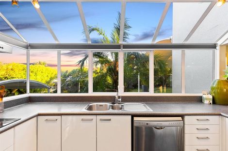 Photo of property in 6 Javelin Place, West Harbour, Auckland, 0618