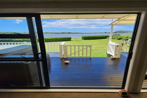 Photo of property in 2 Roretana Drive, Athenree, Katikati, 3177