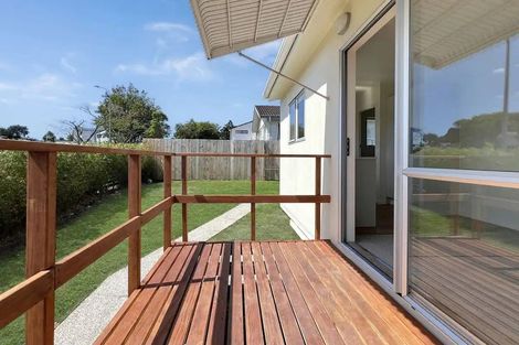 Photo of property in 25 West Harbour Drive, West Harbour, Auckland, 0618