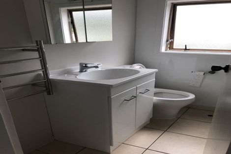 Photo of property in 1/133 Queens Drive, Lyall Bay, Wellington, 6022