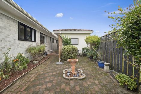Photo of property in 8a Gemini Place, Kawaha Point, Rotorua, 3010