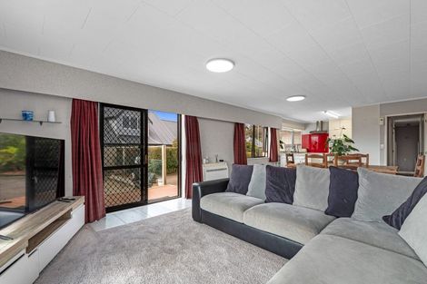 Photo of property in 10 Gemini Place, Kawaha Point, Rotorua, 3010