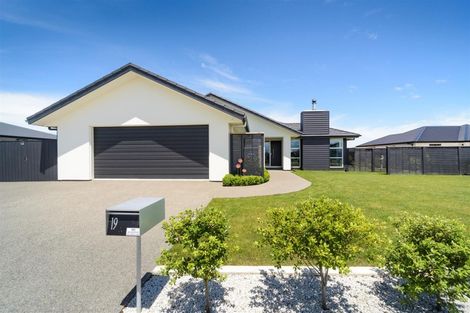 Photo of property in 19 George Street, Bulls, 4818