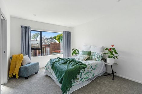 Photo of property in 43c Fitzherbert Avenue, West Harbour, Auckland, 0618