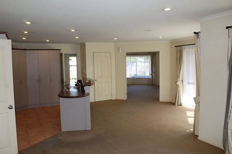 Photo of property in 8a Evanda Crescent, Conifer Grove, Takanini, 2112