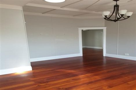 Photo of property in 1/65 Shakespeare Road, Milford, Auckland, 0620