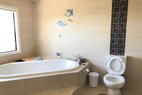 Photo of property in 947 East Coast Road, Torbay, Auckland, 0630