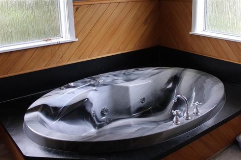 Photo of property in 12 Kendal Place, Merrilands, New Plymouth, 4312