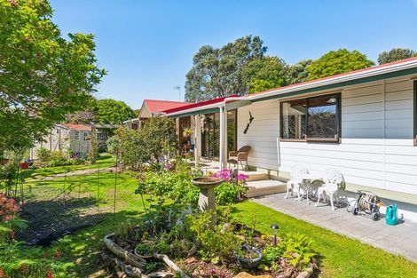 Photo of property in 31 Walton Avenue, Waikanae, 5036