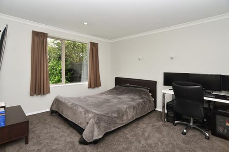 Photo of property in 23 Papaumu Green, Parklands, Christchurch, 8083