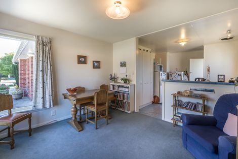 Photo of property in 8 Roslyn Avenue, Mairehau, Christchurch, 8052