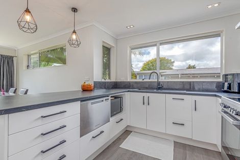 Photo of property in 19 Wikiriwhi Crescent, Awapuni, Palmerston North, 4412
