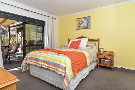 Photo of property in 56 Farnborough Drive, Grandview Heights, Hamilton, 3200