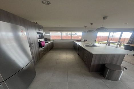 Photo of property in 33 Shrule Place, Huntington, Hamilton, 3210